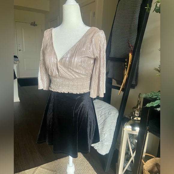 Holiday Outfit! Forever 21 size Small velvet skirt and shimmery top - Picture 1 of 8